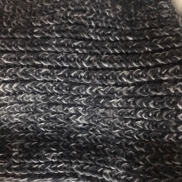 Chunky Knit Infinity Neck Scarf Black Gray Funnel - Picture 6 of 6